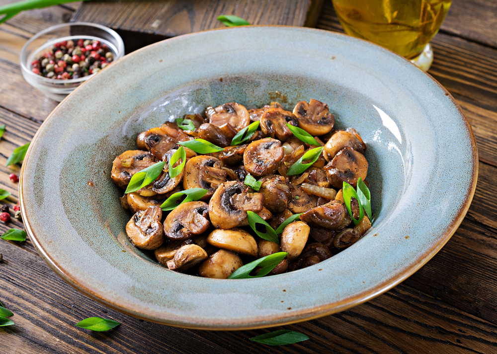 Кулинарные традиции осени: рецепты с сезонными продуктами 4 baked mushrooms with soy sauce herbs vegan food
