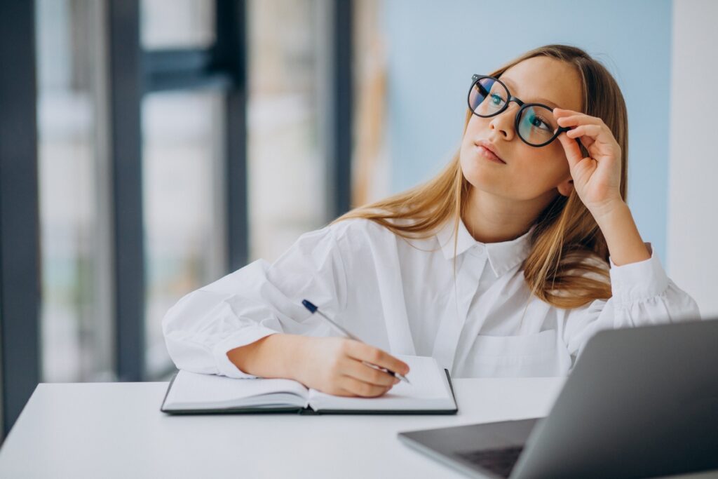 Как повысить продуктивность на работе и учёбе 1 cute girl studying computer home