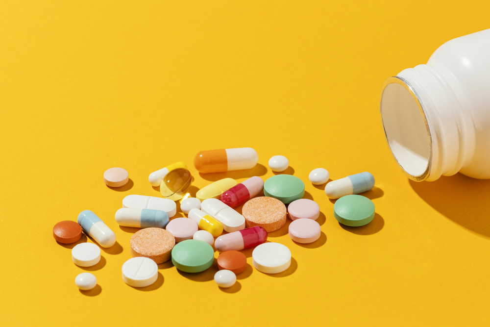 Важность витаминов: какие добавки нужны в осенний сезон 4 high angle minimal medicinal pills assortment