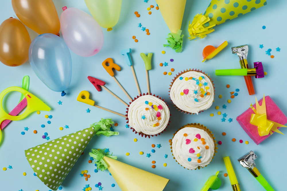 Как выбрать идеальный подарок для близкого человека: советы и идеи 1 top view festive birthday arrangement