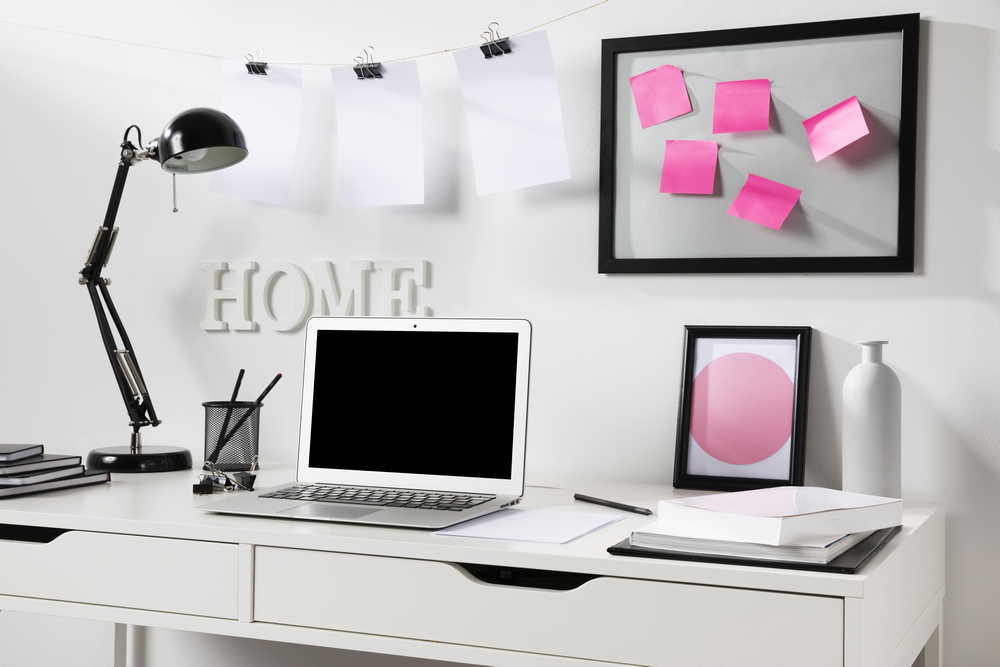 Создание уютного рабочего пространства дома: советы и идеи 3 neat tidy workspace with laptop