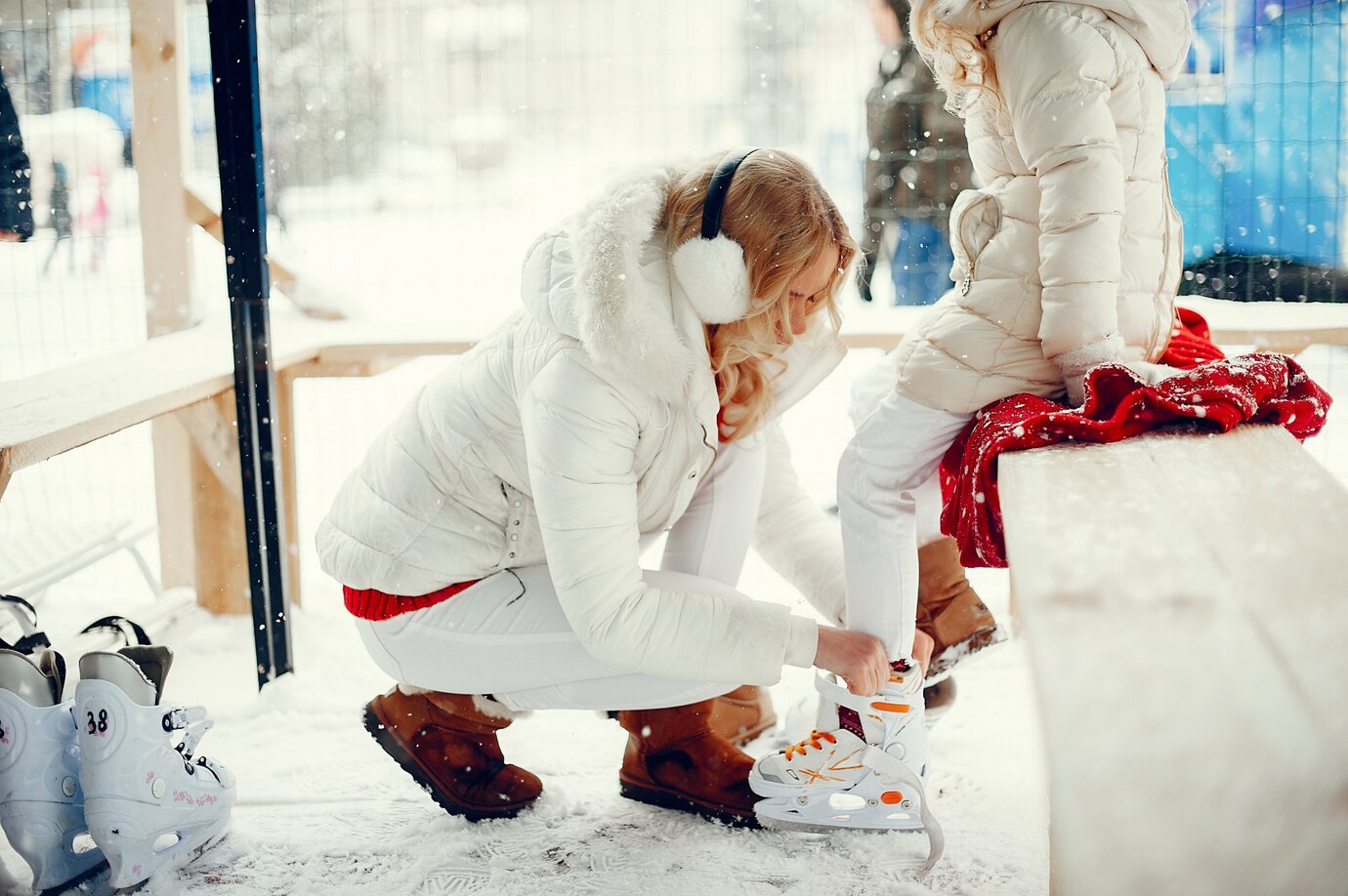 cute beautiful family winter city 1157 25723