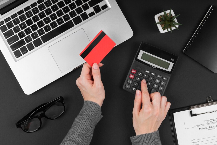 flat lay cyber monday event sale elements dark background 23 2148675054