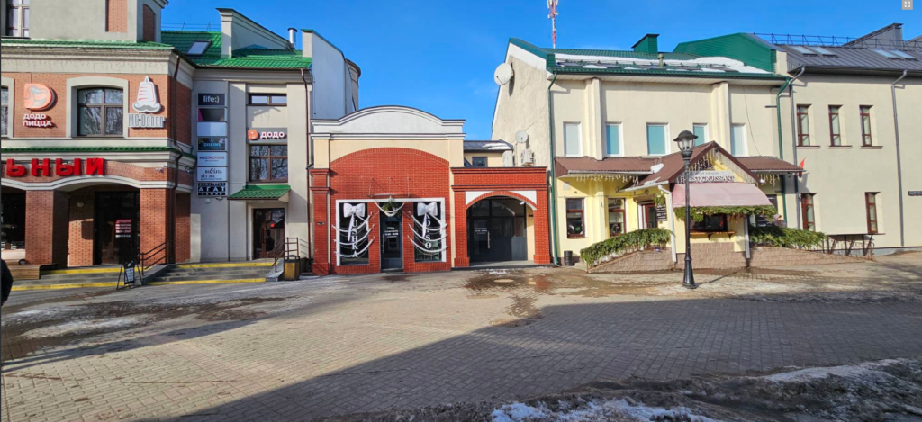 На бульваре Штоккерау в Барановичах — 2 новых торговых объекта 2 pushka koso